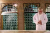 خادم حضرت خورشید به آغوش حرم بازآمد/ تصاویری از رهبر شهید انقلاب در مراسم غبارروبی حرم امام هشتم(ع)