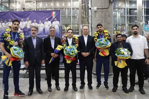 مراسم استقبال از قهرمانان والیبال بازی های آسیایی ناگویا برگزار شد