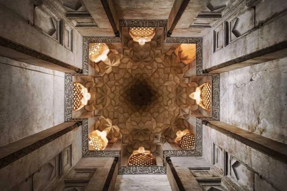 نطنز شهرجادویی؛ از آتشکده ساسانی تا غار پریان