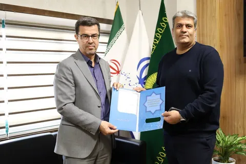 اهدای حکم ریاست هیأت قایقرانی خراسان رضوی به محسن قهرمانی