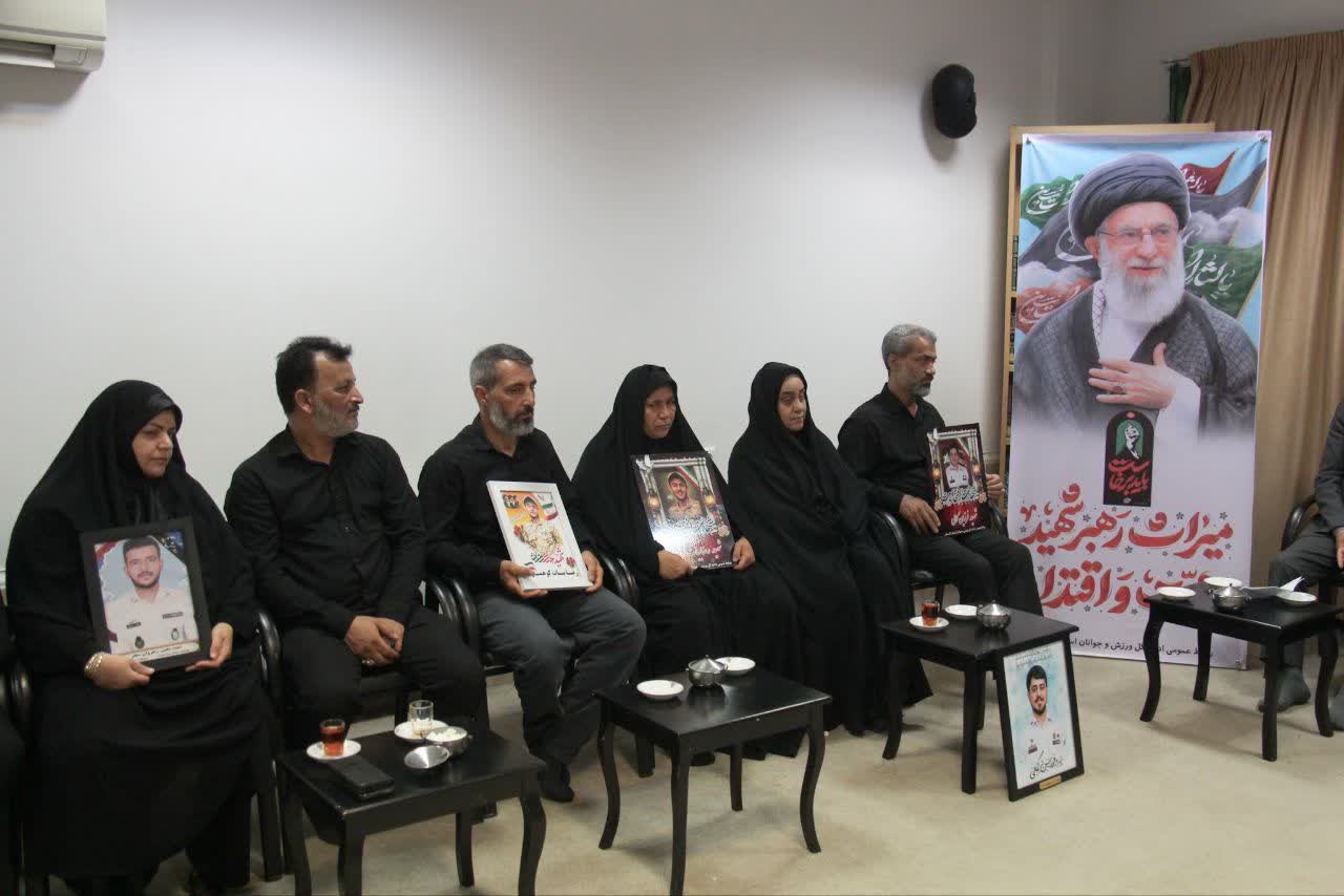 گزارش تصویری / تجلیل نماینده ولی فقیه از خانواده شهدای ورزشکار گلستانی جنگ رمضان گزارش تصویری / تجلیل نماینده ولی فقیه از خانواده شهدای ورزشکار گلستانی جنگ رمضان