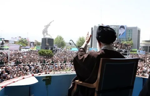 روحانی اهل‌سنت: سفر رهبر شهید، کردستان را به سرزمین وحدت تبدیل کرد