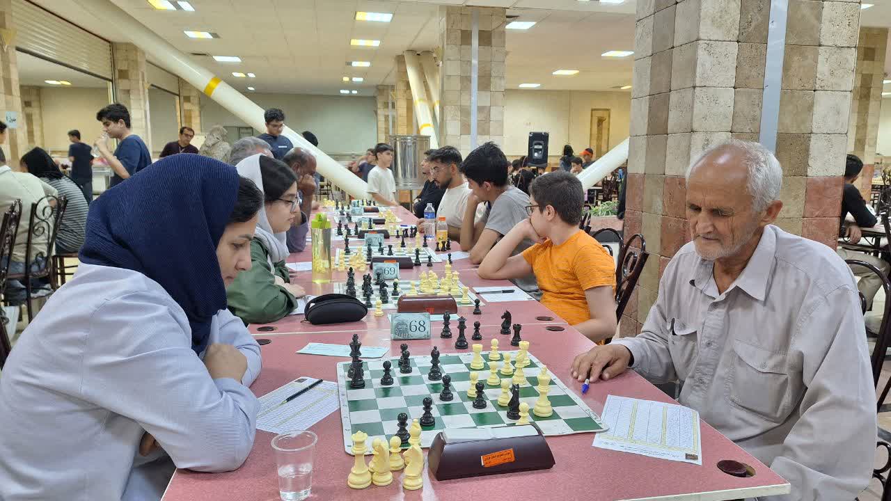 بازدید مدیرکل ورزش و جوانان قزوین از برگزار مسابقات شطرنج 