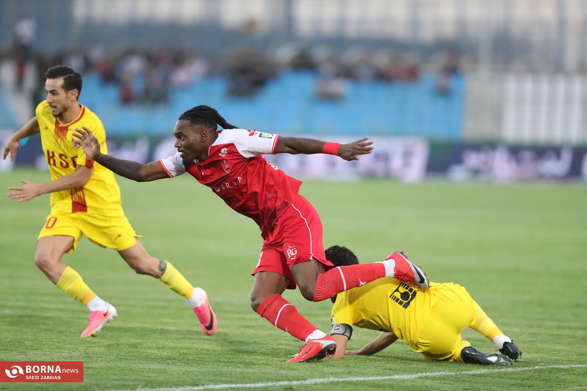 دیدار تیم‌های فوتبال پرسپولیس و فولاد