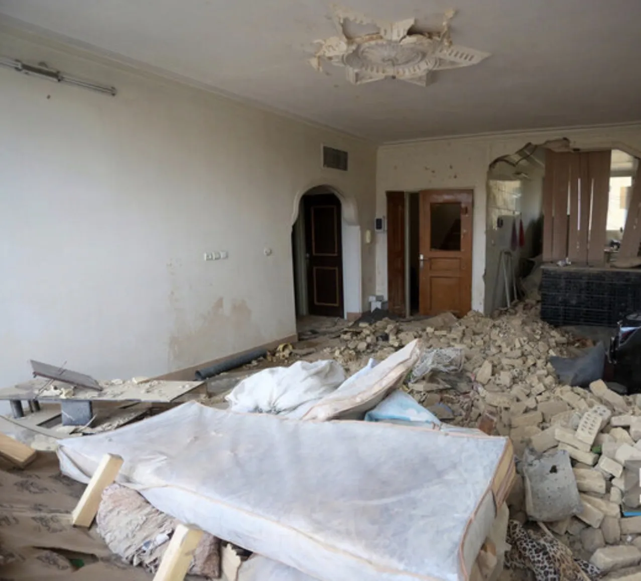 ارزیابی گسترده ۸۵۰ واحد آسیب‌دیده جنگ رمضان در منطقه ۸ اصفهان آغاز شد