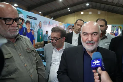 اهدای ۲ هزار بسته ورزشی شرکت نفت و گاز اروندان به ورزش خوزستان؛ استاندار: صنایع بزرگ باید سهم بیشتری در استعدادیابی و توسعه ورزش داشته باشند