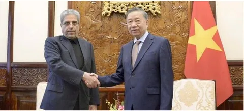 تسلیم اصل استوارنامه سفیر جمهوری اسلامی ایران به رئیس‌جمهوری ویتنام