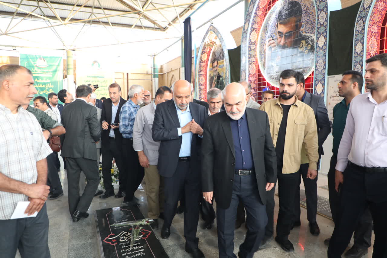 وزیر کار: شهید تنگسیری فرماندهای راهبردی و چندوجهی بود / ظرفیتآفرینی شهید تنگسیری معادله های اقتصادی جهان را تغییر داد وزیر کار: شهید تنگسیری فرماندهای راهبردی و چندوجهی بود / ظرفیتآفرینی شهید تنگسیری معادله های اقتصادی جهان را تغییر داد