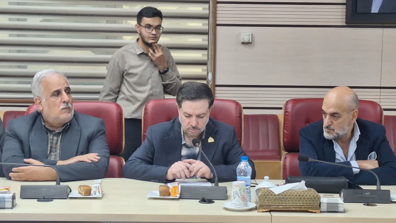 برخی قوانین مانع تولید می تواند با کمک نمایندگان در شرایط جنگی تعلیق شود/ تفویض اختیار به مدیران صمت استانها برخی قوانین مانع تولید می تواند با کمک نمایندگان در شرایط جنگی تعلیق شود/ تفویض اختیار به مدیران صمت استانها