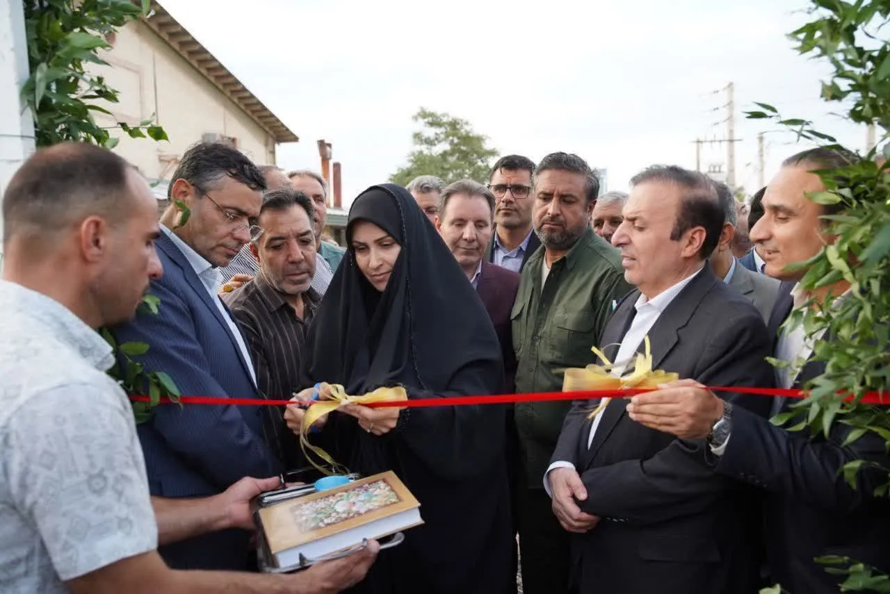 بهره‌برداری از ۲ زمین چمن فوتبال در بوئین‌زهرا همزمان با هفته دولت