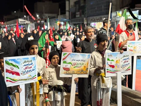 تجمع پرشور جامعه ورزش خراسان رضوی با شعار «ورزش، جان‌فدای ایران» در مشهد برگزار شد