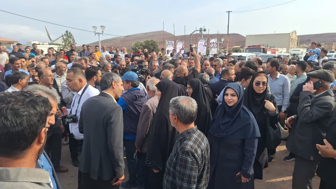بازدید وزیر جهاد کشاورزی از سیاه‌چادرهای عشایری در حاشیه جشنواره ملی زیتون طارم