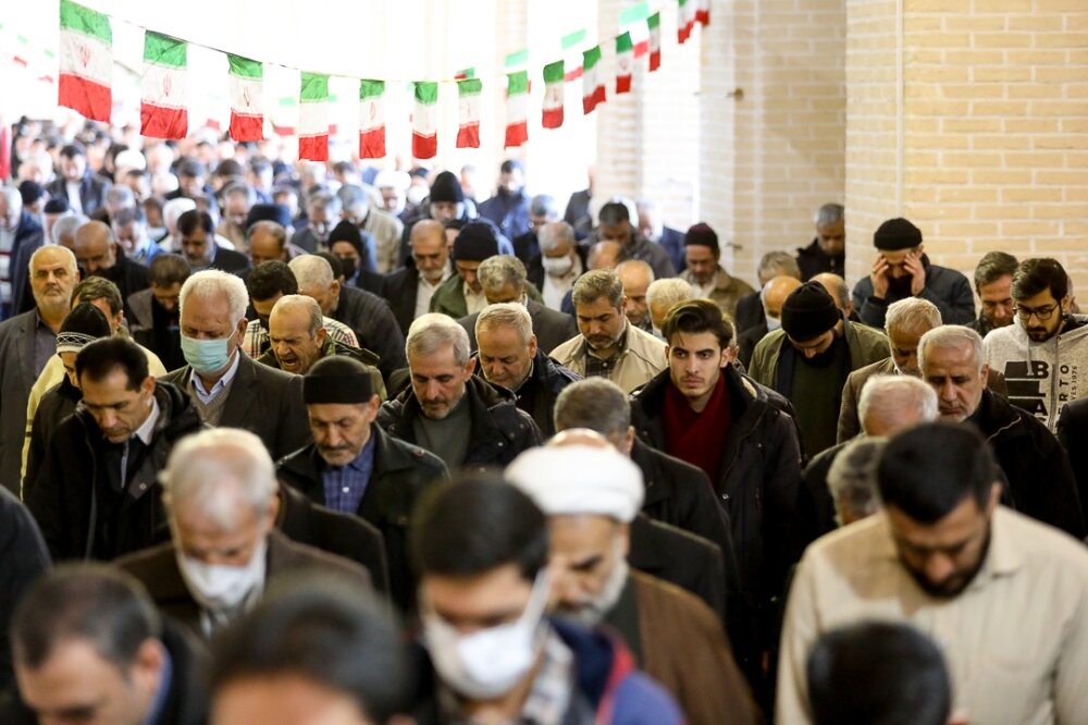 منابع کشور نباید در اختیار افراد محدودی قرار گیرد/ خدمات مسئولان در شرایط جنگ شایسته قدردانی است