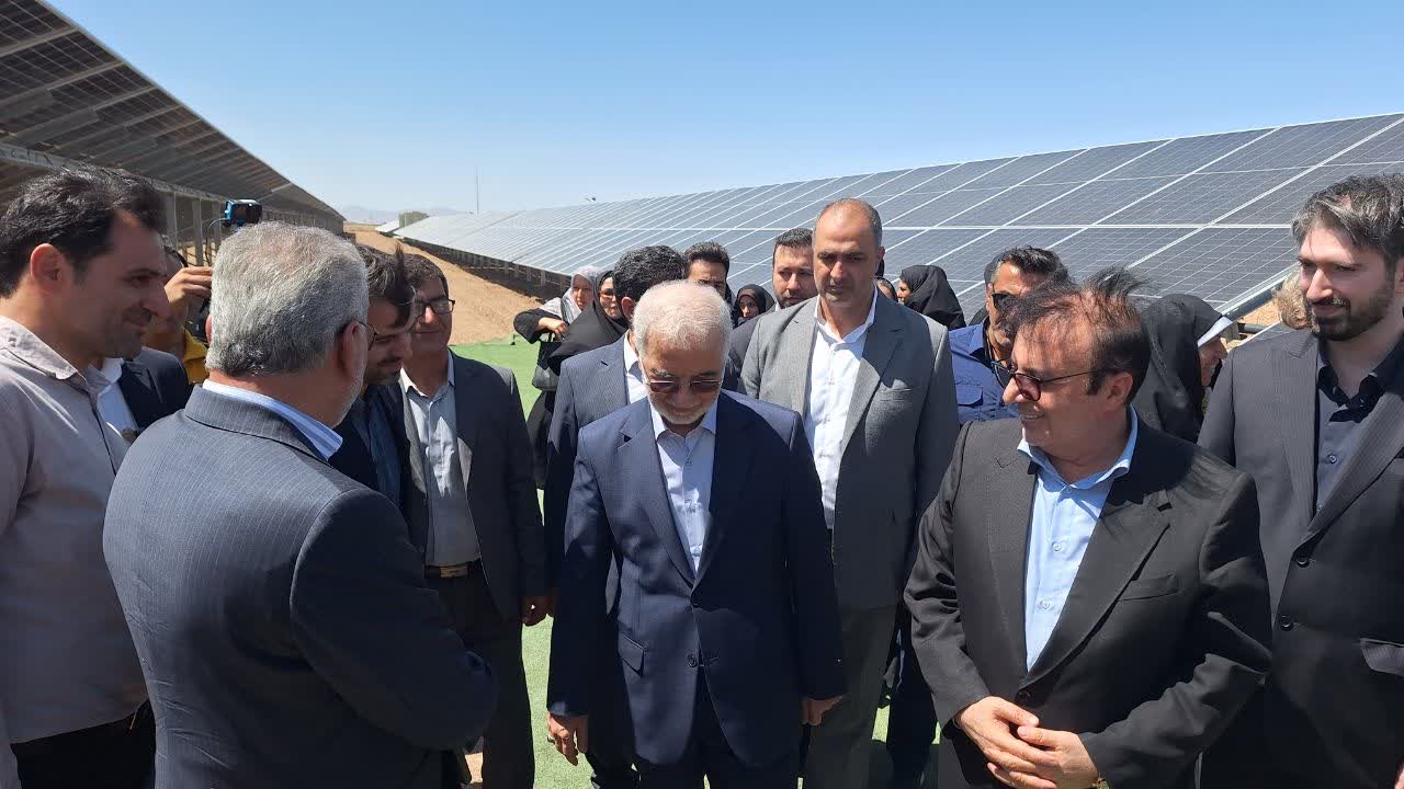 افتتاح ۶۴۹ پروژه شرکت توزیع نیروی برق استان قزوین با حضور وزیر کشور