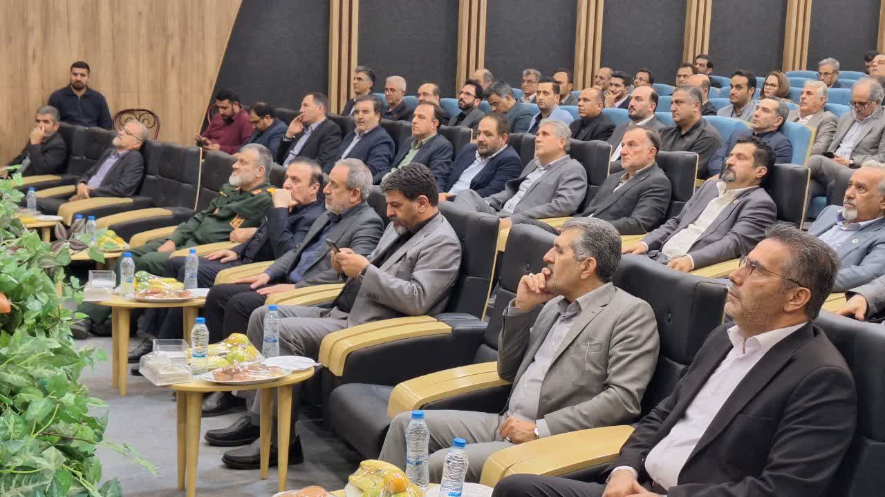 تولیدکننده در شرایط جنگ اقتصادی به حمایت واقعی نیاز دارد/ صادرکننده نمونه ملی که ممنوع الخروج است