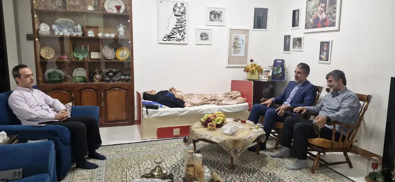 عیادت مدیرکل ورزش و جوانان مازندران از خبرنگار خبرگزاری برنا در مازندران