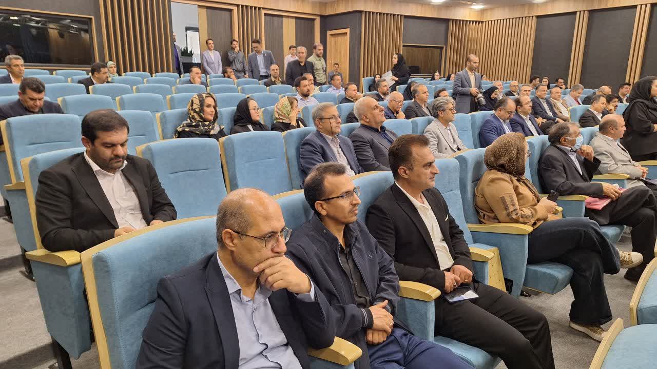قزوین؛ استان صنعتگران قدرتمند ایران است/ به تولیدکنندگان و صادرکنندگان توانمند خود میبالیم و در کنارشان هستیم
