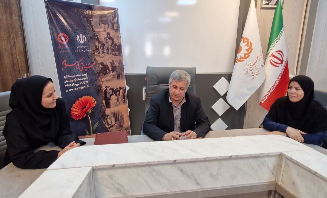 تجلیل از کارکنان اداره بهزیستی شهرستان تاکستان به مناسبت هفته بهزیستی
