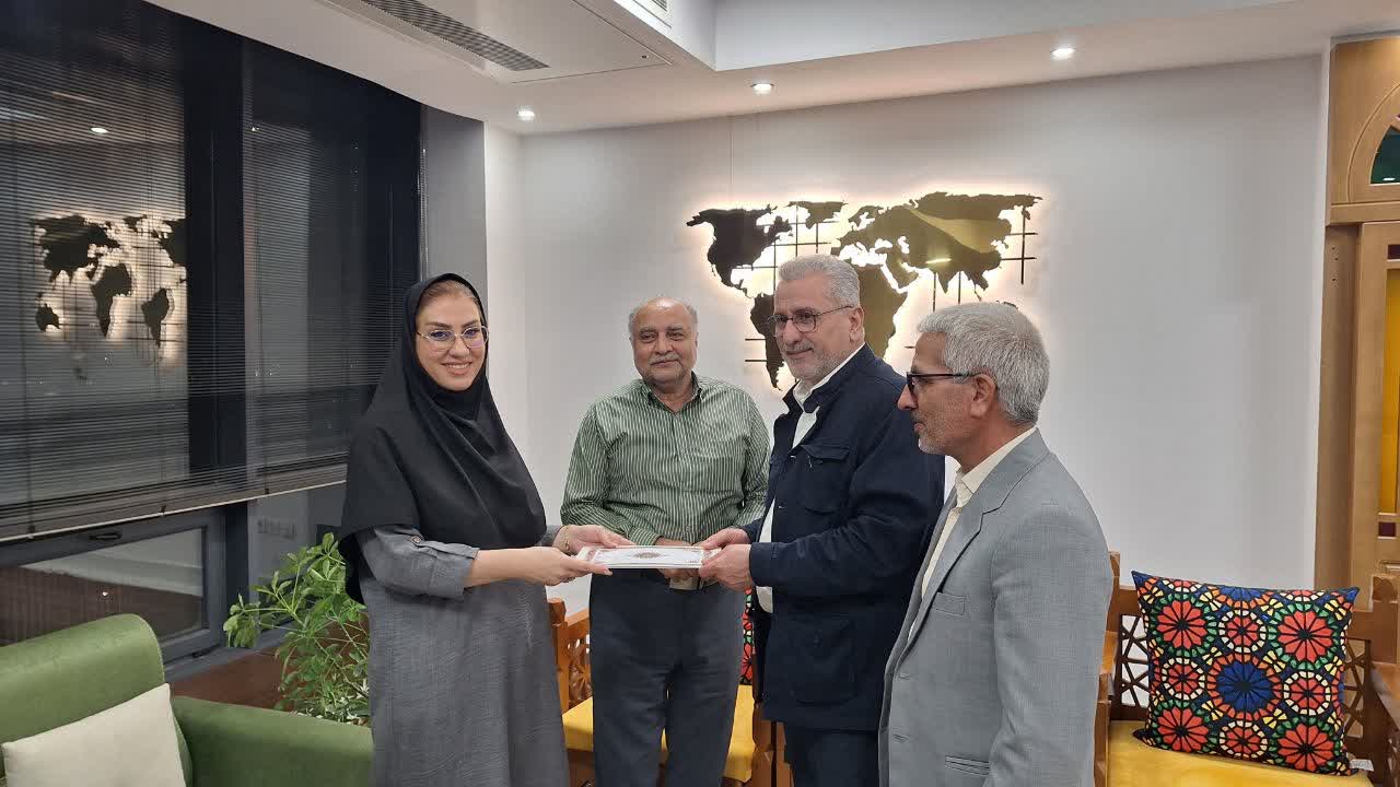 خبرنگاران چراغ روشنکننده پستوهای فساد هستند/خبرگزاری برنا رسانه ای فعال و مورد اعتماد مردم است خبرنگاران چراغ روشنکننده پستوهای فساد هستند/خبرگزاری برنا رسانه ای فعال و مورد اعتماد مردم است