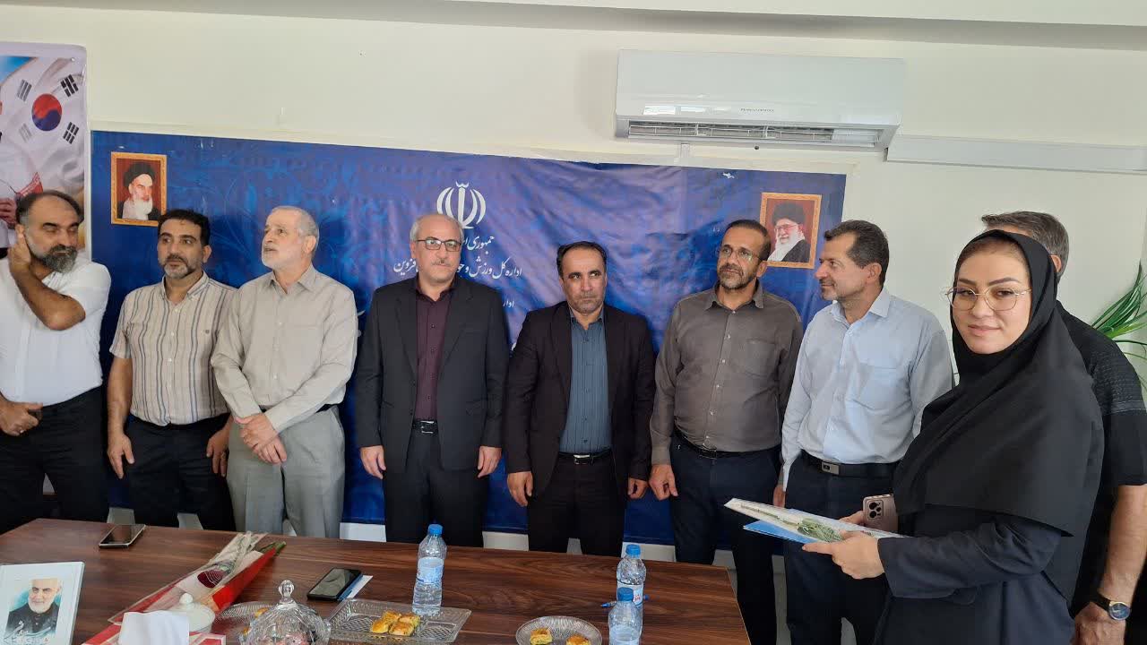 خبرنگاران ورزشی در اداره ورزش و جوانان شهر محمدیه تجلیل شدند خبرنگاران ورزشی در اداره ورزش و جوانان شهر محمدیه تجلیل شدند