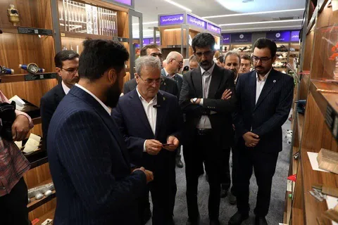 بازدید معاون وزیر و رئیس سازمان تات از نمایشگاه توانمندی‌های تولیدی و صادراتی استان قم
