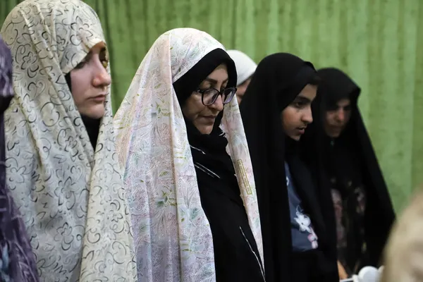 مراسم جزء خوانی قران کریم و برپایی سفره افطاری در ماه مبارک رمضان در مساجد و حسینیه های شهر کرمانشاه