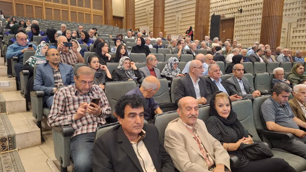 تجلیل از ۲۴۰ پیشکسوت، قهرمان، مربی و داور ورزشی شهر قزوین تجلیل از ۲۴۰ پیشکسوت، قهرمان، مربی و داور ورزشی شهر قزوین