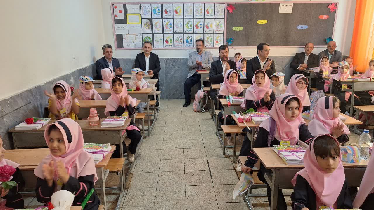 جشن شکوفه ها در مدارس ابتدایی استان قزوین برگزار شد 
