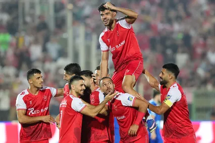 دیدار تیم‌های فوتبال پرسپولیس - استقلال خوزستان