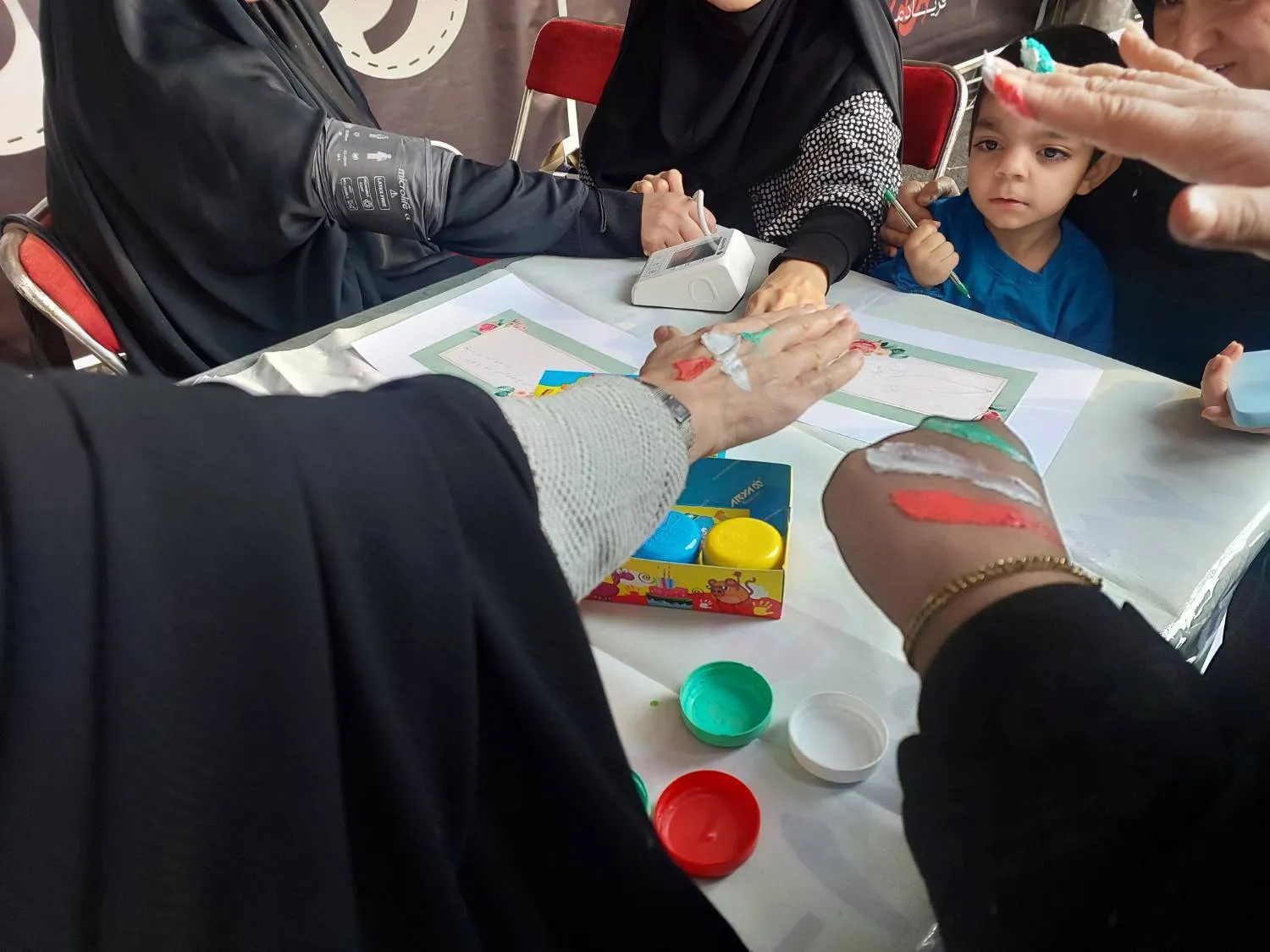 بانوان پای کار ایران در جنگ رمضان