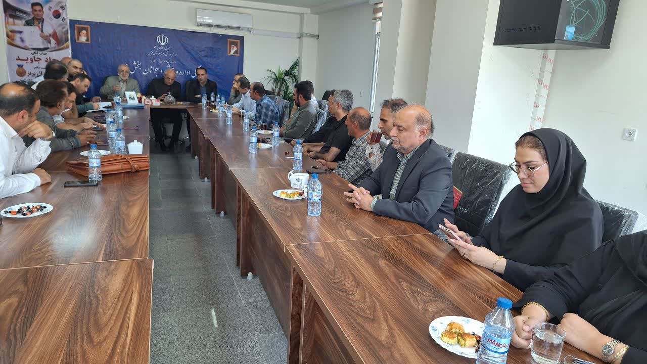 خبرنگاران ورزشی در اداره ورزش و جوانان شهر محمدیه تجلیل شدند خبرنگاران ورزشی در اداره ورزش و جوانان شهر محمدیه تجلیل شدند