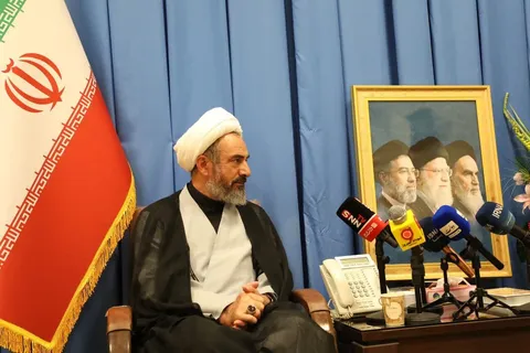 امام جمعه ایلام :رویکرد فرهنگی باید به عنوان یکی از محورهای اصلی اربعین مورد توجه قرار گیرد