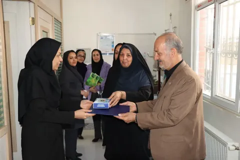 خط ۱۴۸۰؛ سنگر آرامش روانی مردم در جنگ و بحران‌ها/ بازدید مدیرکل بهزیستی استان مرکزی از مرکز مشاوره تلفنی اراک