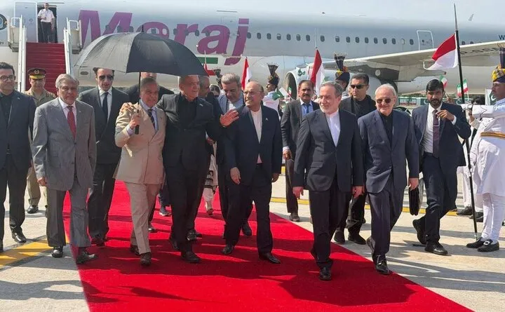 Pezeshkian arrives in Pakistan