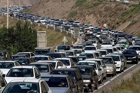 ترافیک سنگین در محورهای منتهی به تهران و کرج/تردد روان در جاده‌های شمالی و محورهای مرزی