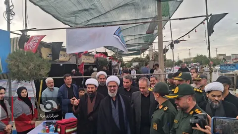 دروازه‌بانان عشق / معاون استاندار از موکب فاروج در مسیر بدرقه رهبر شهید بازدید کرد