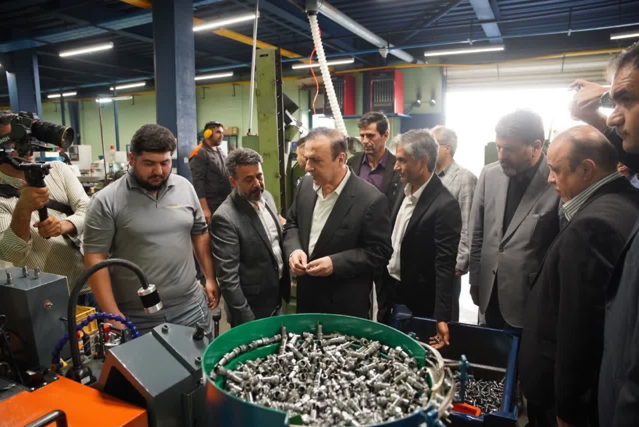 استاندار قزوین از یک ئواحد تولید قطعات خودرو بازدید کرد