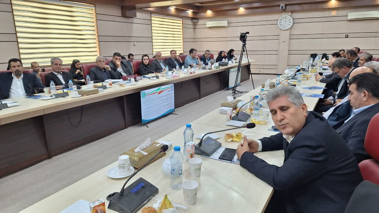 صاحبان واحدهای صنعتی مستقر در استان لازم است حسابهای بانکی خود را به قزوین منتقل کنند