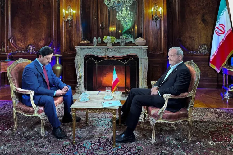 مسئله تنگه هرمز با گفت‌وگو قابل حل است، نه با زورگویی/ ایران با وجود تحریم‌ها بر مشکلات غلبه خواهد کرد/ اگر مسلمانان متحد شوند، نقشه دشمنان نقش بر آب می‌شود