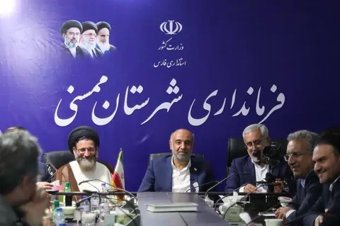 وزیر کار در نشست با مسئولان شهرستان نورآباد ممسنی؛ دولت چهاردهم پیگیر مسائل و مطالبات مردم است