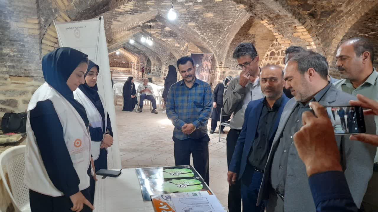 نمایشگاه توانمندی های مددجویان بهزیستی در آوج برپا شد