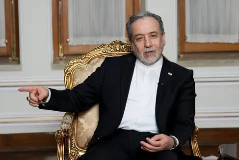عراقچی: برای رفع موانع عضویت ایران در بانک توسعه نوین بریکس تلاش می‌کنیم
