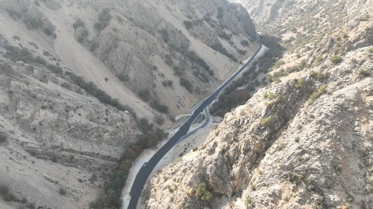 رفع ۱۲ نقطه پرحادثه در محورهای مواصلاتی کهگیلویه و بویراحمد