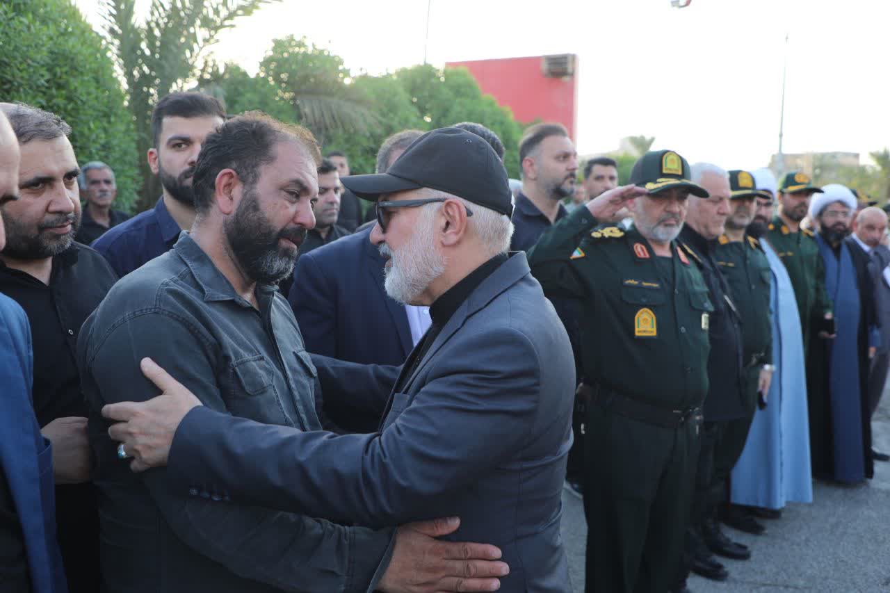 تشییع پُرشور دو شهید فراجا در شادگان؛ استاندار خوزستان: مردم با حضور حماسی خود قدردان امنیتآفرینی نیروی انتظامی هستند تشییع پُرشور دو شهید فراجا در شادگان؛ استاندار خوزستان: مردم با حضور حماسی خود قدردان امنیتآفرینی نیروی انتظامی هستند
