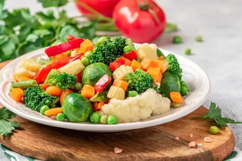 این ۶ سبزی را نباید خام خورد!