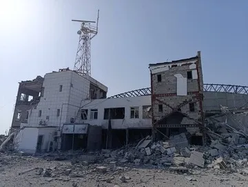 آسیب به زیرساخت‌های عمرانی اسکله بهمن قشم در پی حمله جنگنده‌های دشمن