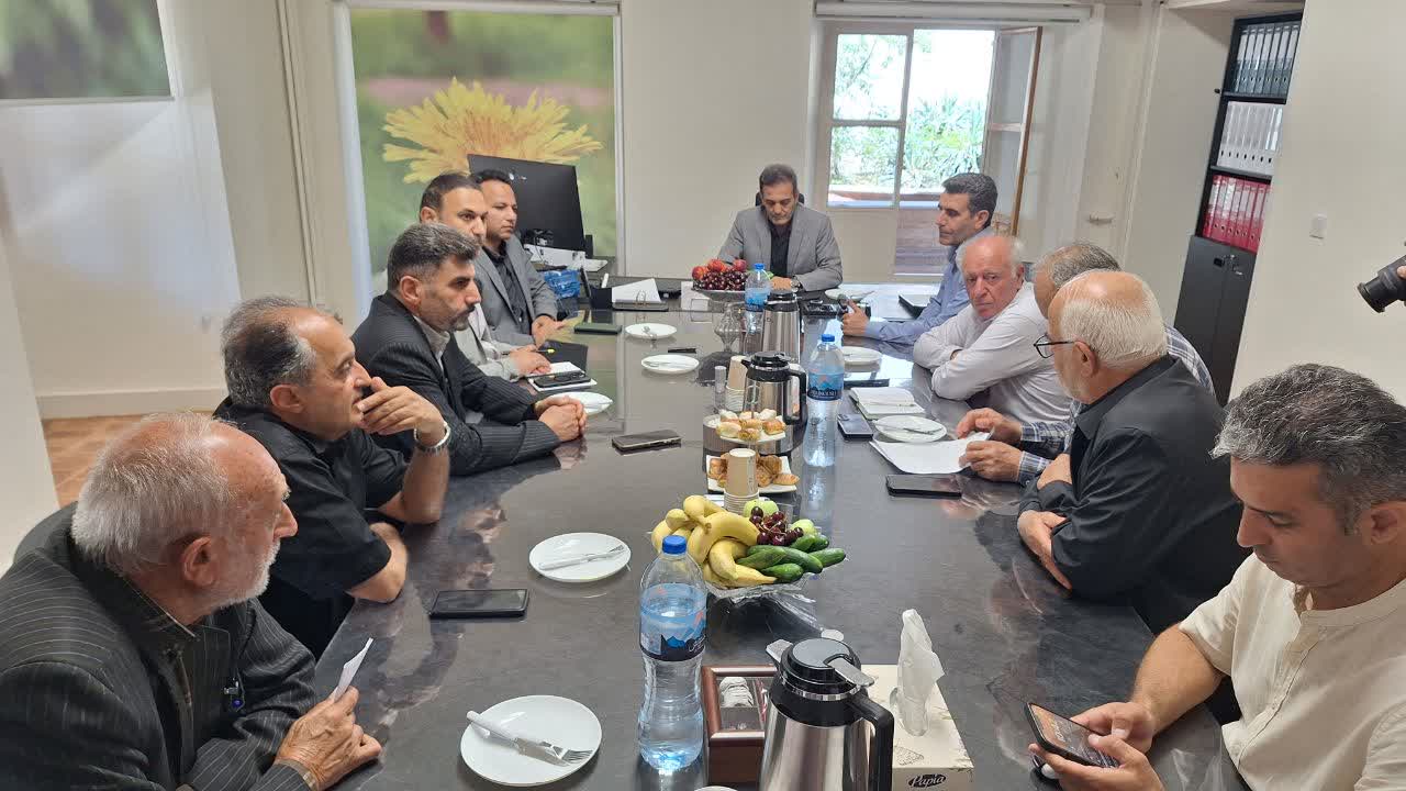 برای نخستینبار در کشور؛ توزیع آب دشت قزوین به تشکل آببران و کشاورزان واگذار شد برای نخستینبار در کشور؛ توزیع آب دشت قزوین به تشکل آببران و کشاورزان واگذار شد