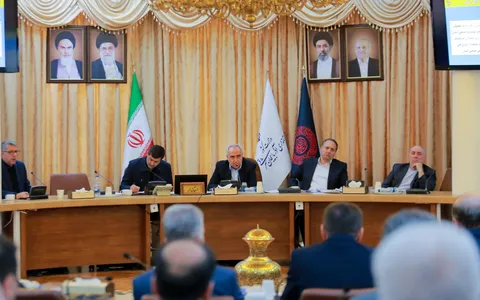 استاندار آذربایجان شرقی: برق کارخانه‌های تامین‌کننده آسفالت آزادراه تبریز _ زنجان نباید قطع شود