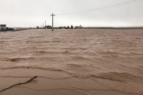 سیلاب، راه ۹ روستای قوشخانه را مسدود کرد