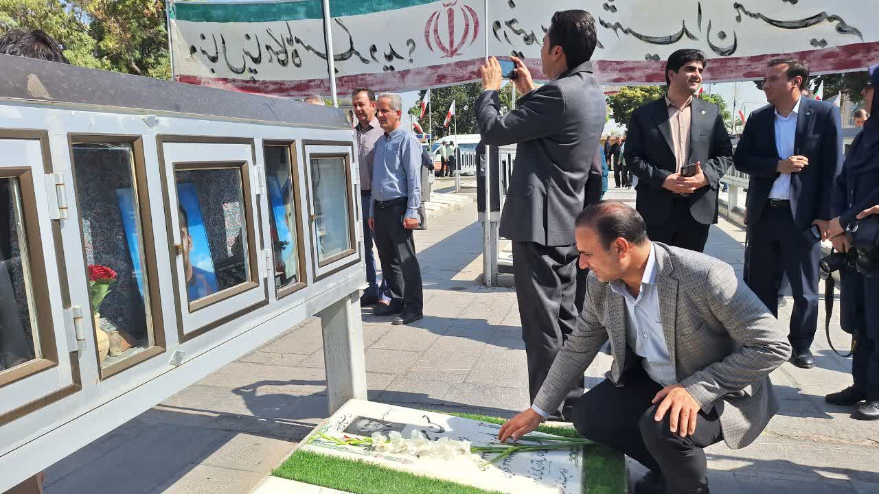 هفته دولت در قزوین با ادای احترام به شهدای انقلاب و دفاع مقدس آغاز شد/ تک صدایی نداریم مدیریت با خرد جمعی است